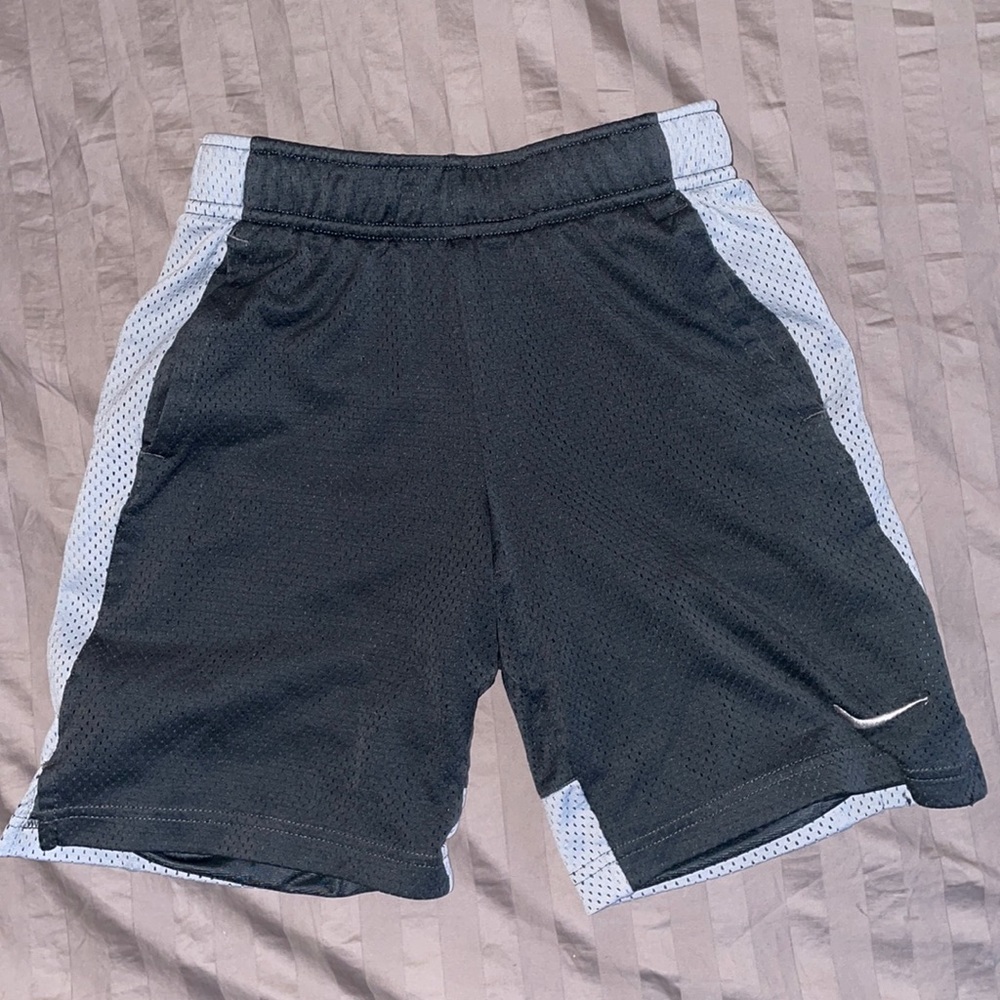 Boys size S Nike basketball shorts